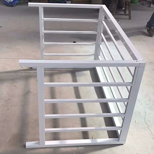 陽(yáng)臺(tái)護(hù)欄安裝